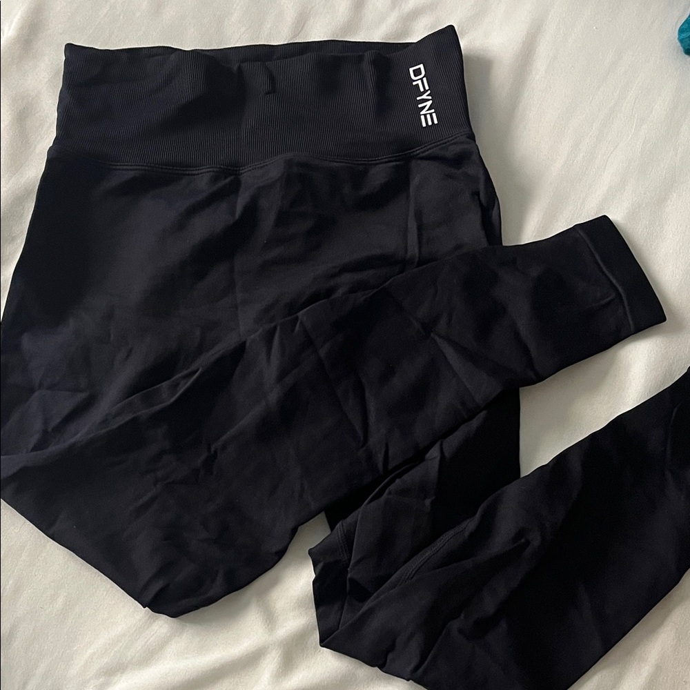 DFYNE leggings Size Small
